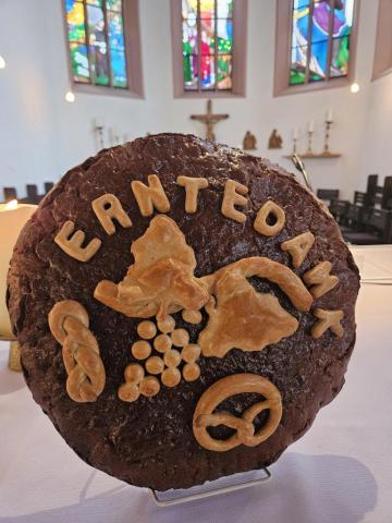 Erntedankbrot auf dem Gochsheimer Altar