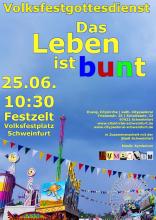 Plakat mit bunten Fahnen auf dem Volksfest